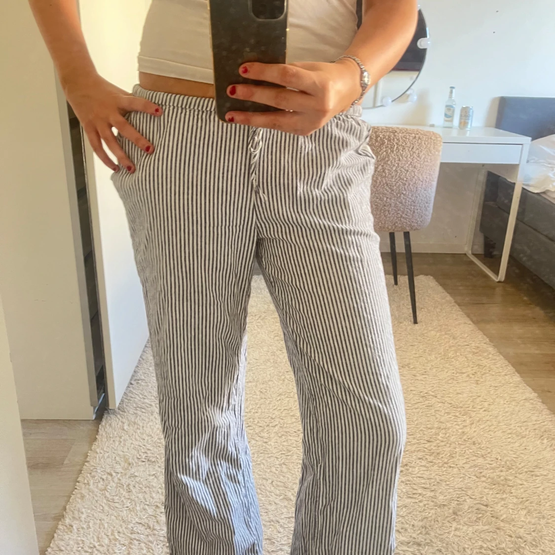 Randiga linnebyxor med snörning