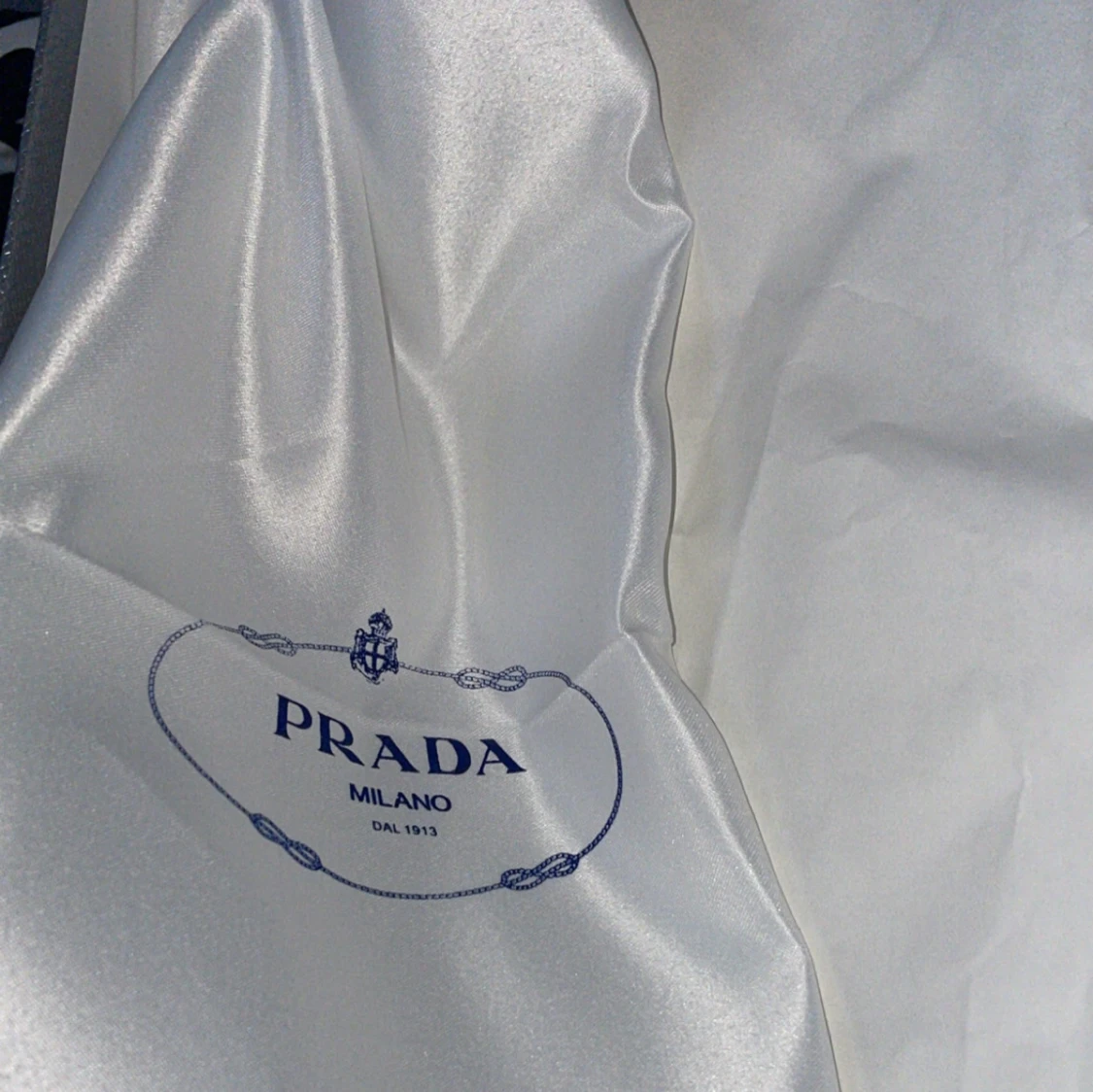 Prada sneakers i svart och vitt - 2