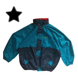 Vintage 90s jacka - Vintage regnjacka i super skick, passar L - XL! Bra kvalite👍 Hojta på DM för frågor och offers såklart 🤝