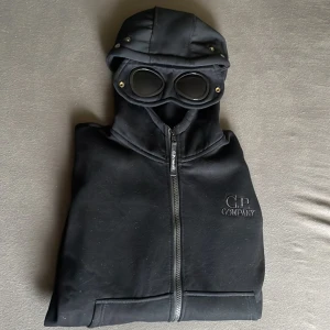 C.P company  - En C.P company hoodie storlek M 