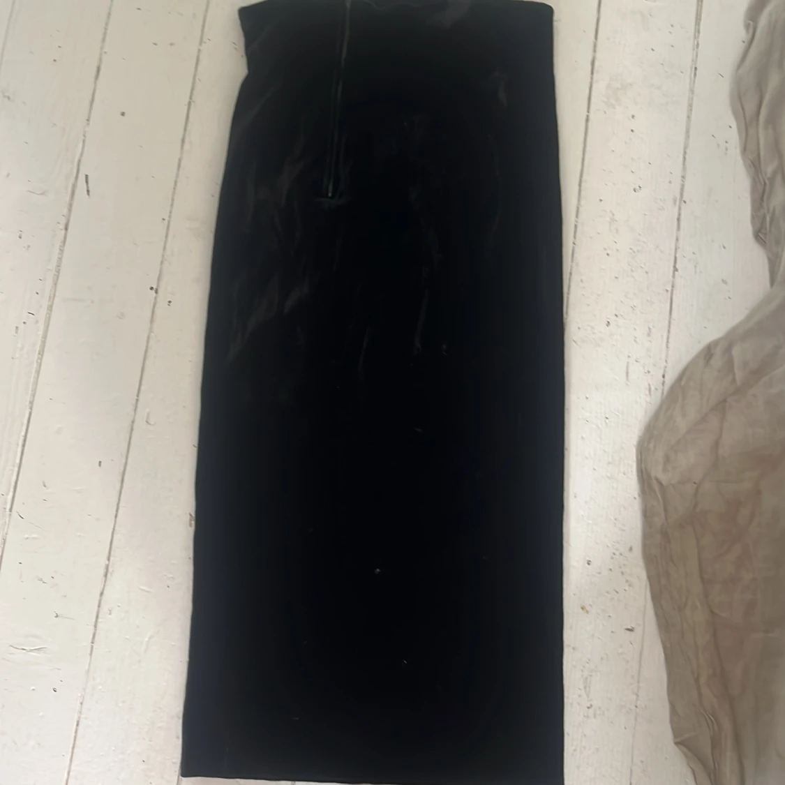 Svart sammetskjol med dragkedja - 1