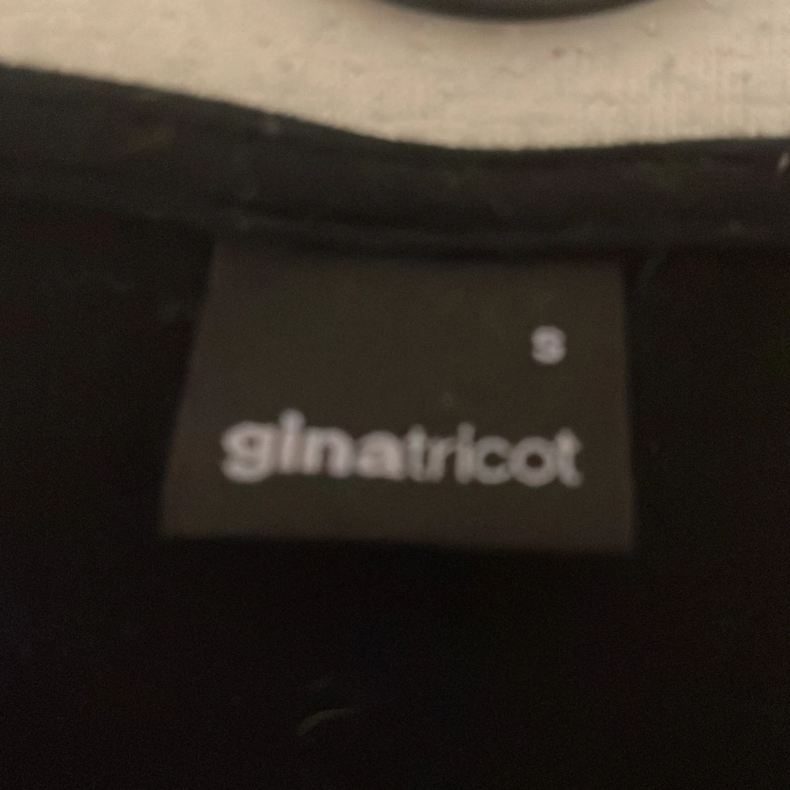 Svart knytblus från Gina Tricot - 1
