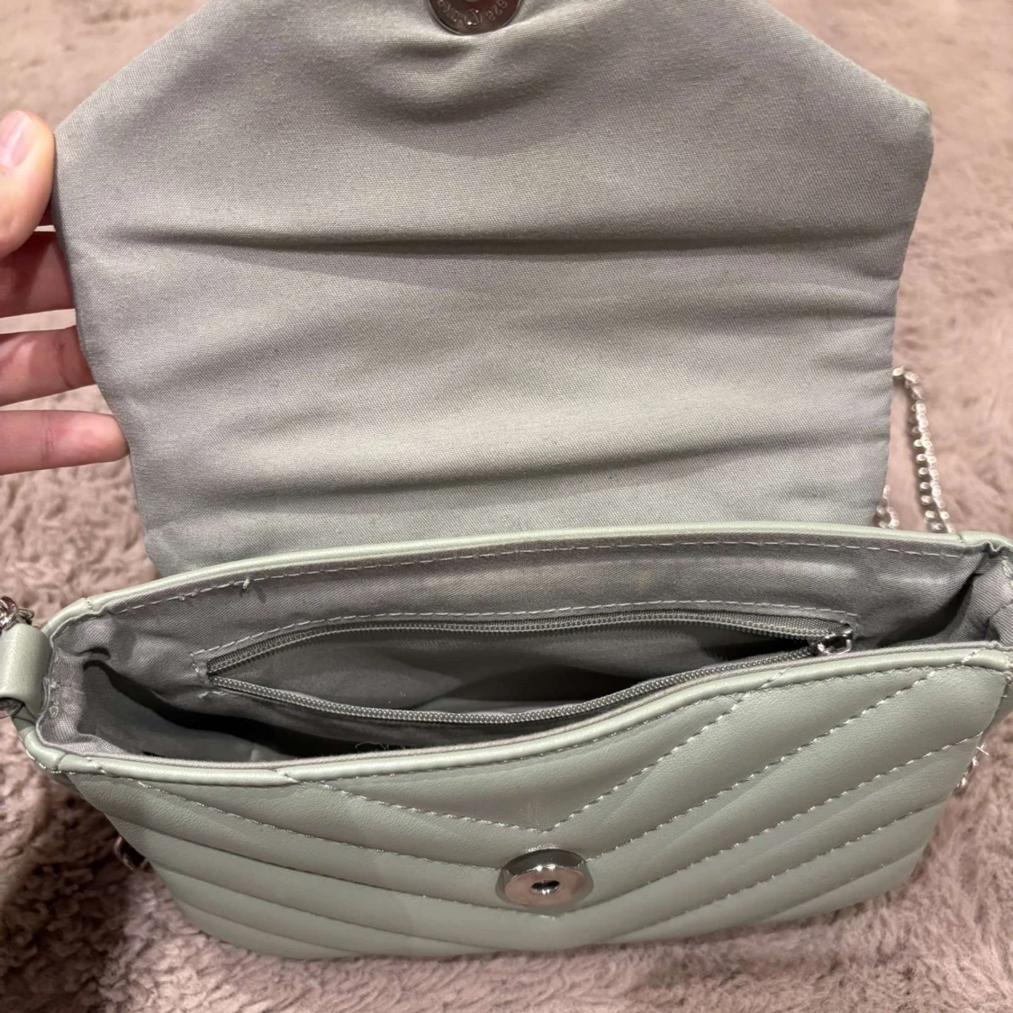 Ljusgrön quiltad axelväska med kedja - 4