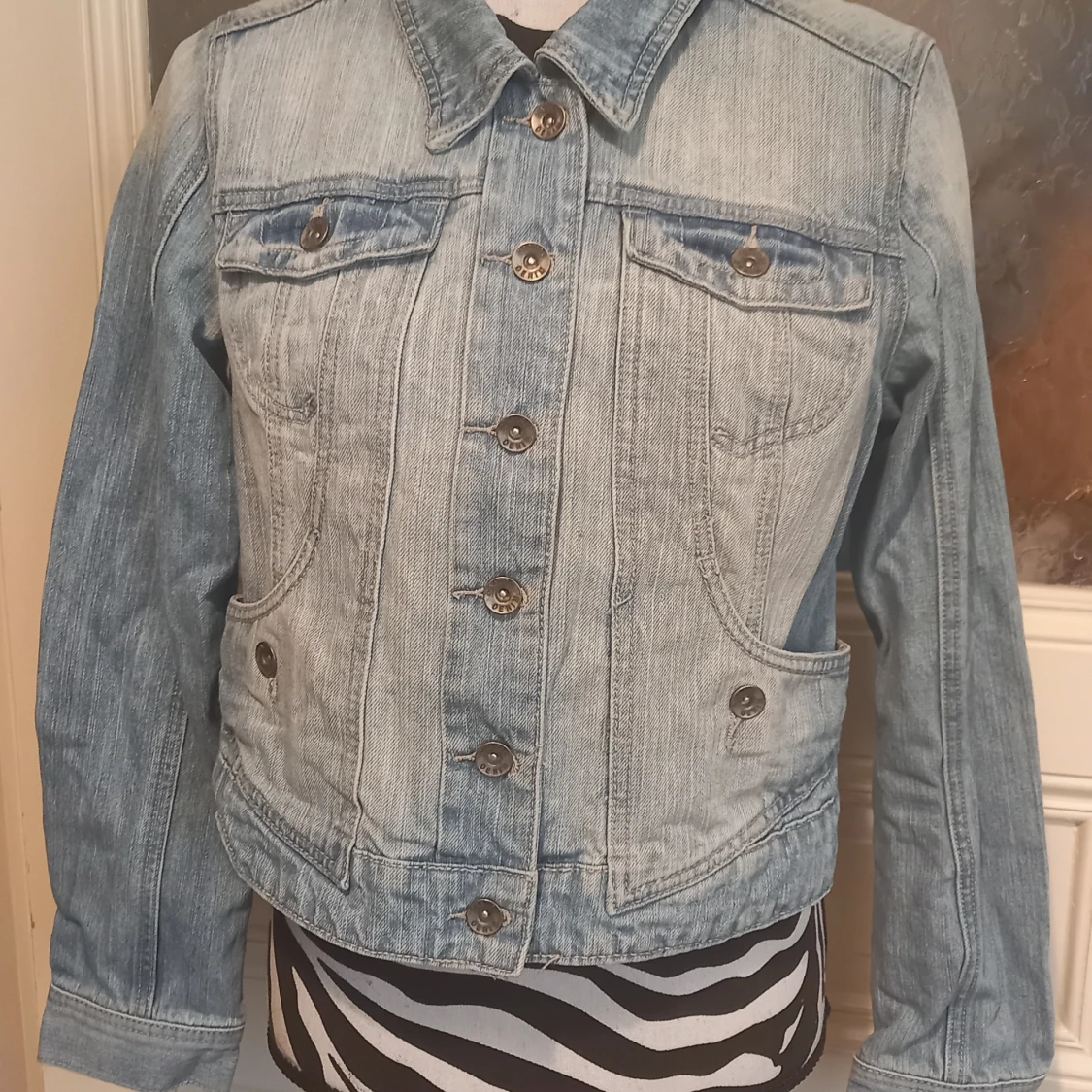 Ljusblå jeansjacka från Renim Extra