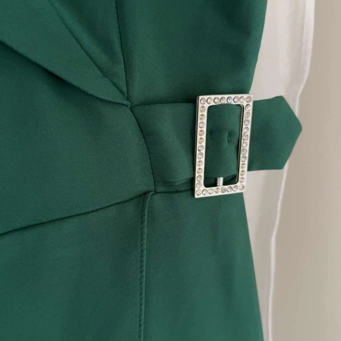 Grön långklänning från Trendyol med bälte - 1