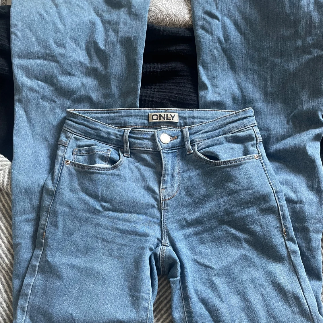 Ljusblå bootcut jeans från ONLY - 2