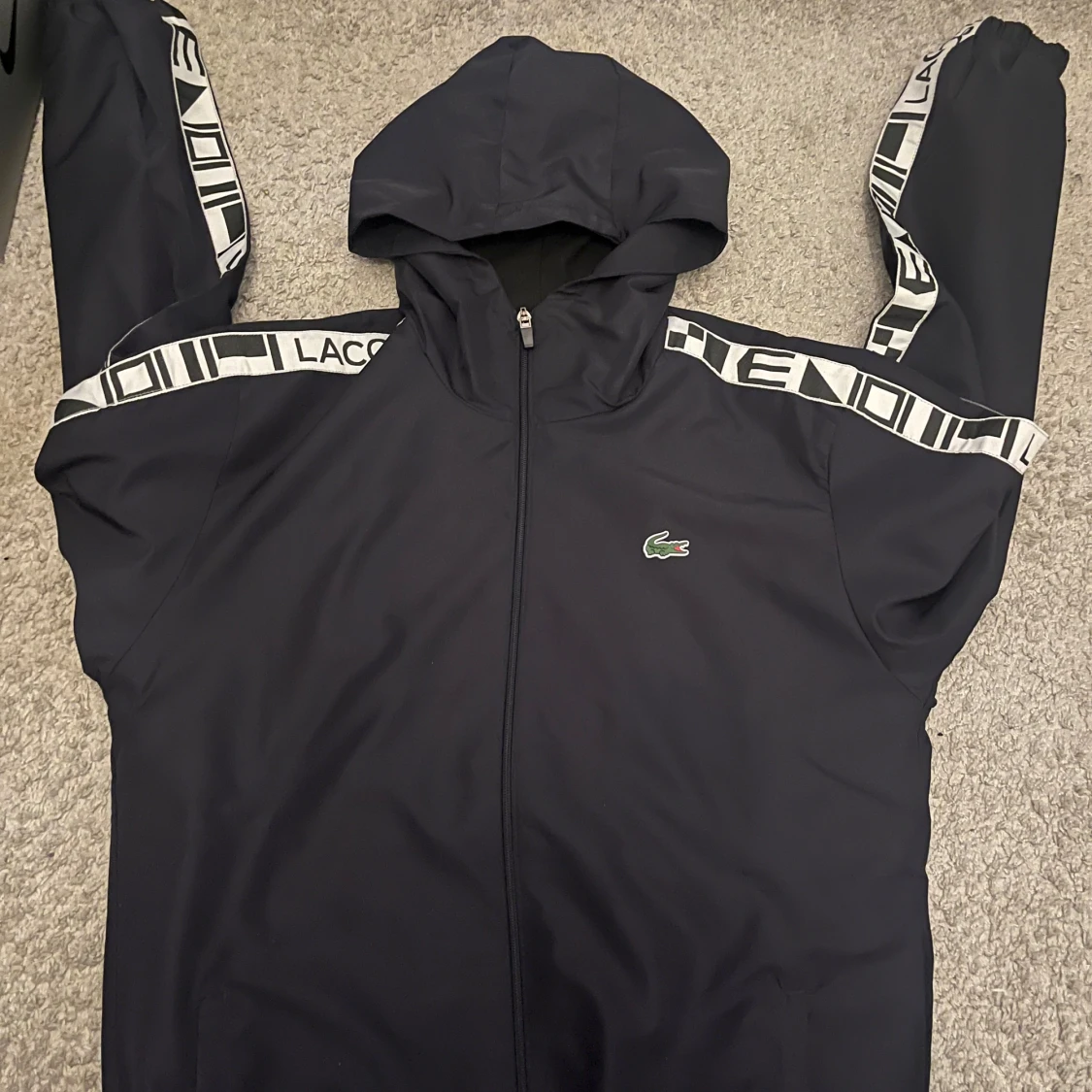 Lacoste zip