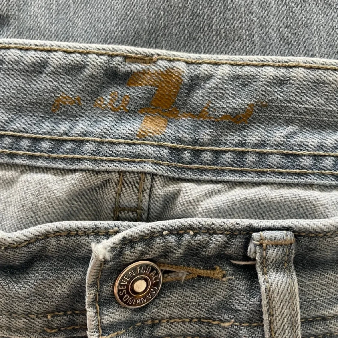 Ljusblå jeansbyxor från 7 For All Mankind - 2