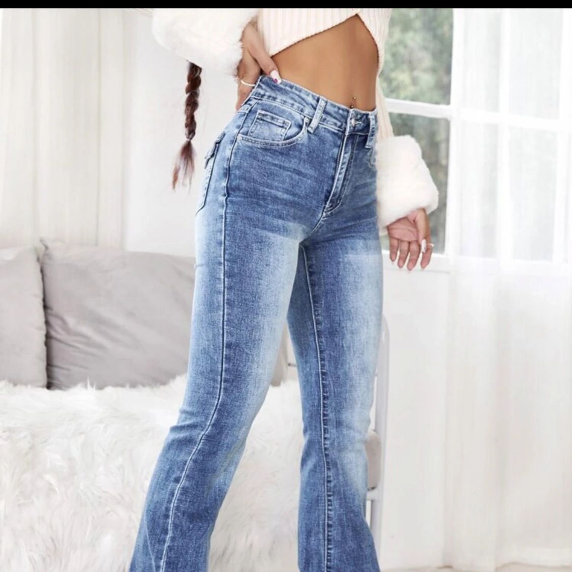 Blå bootcut jeans med slitningar - 1