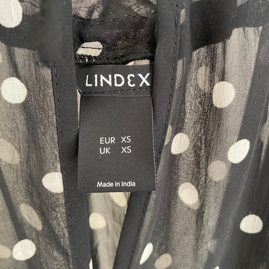 Svart prickig långklänning från Lindex - 3