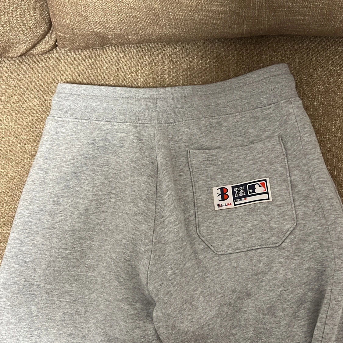 Grå mjukisbyxor från Russell Block Series - 3