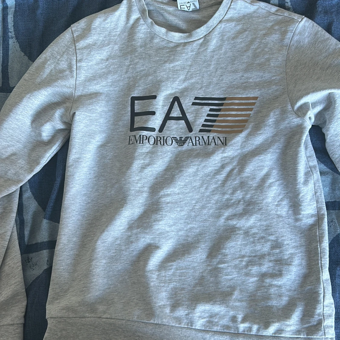 Grå sweatshirt från Emporio Armani EA7