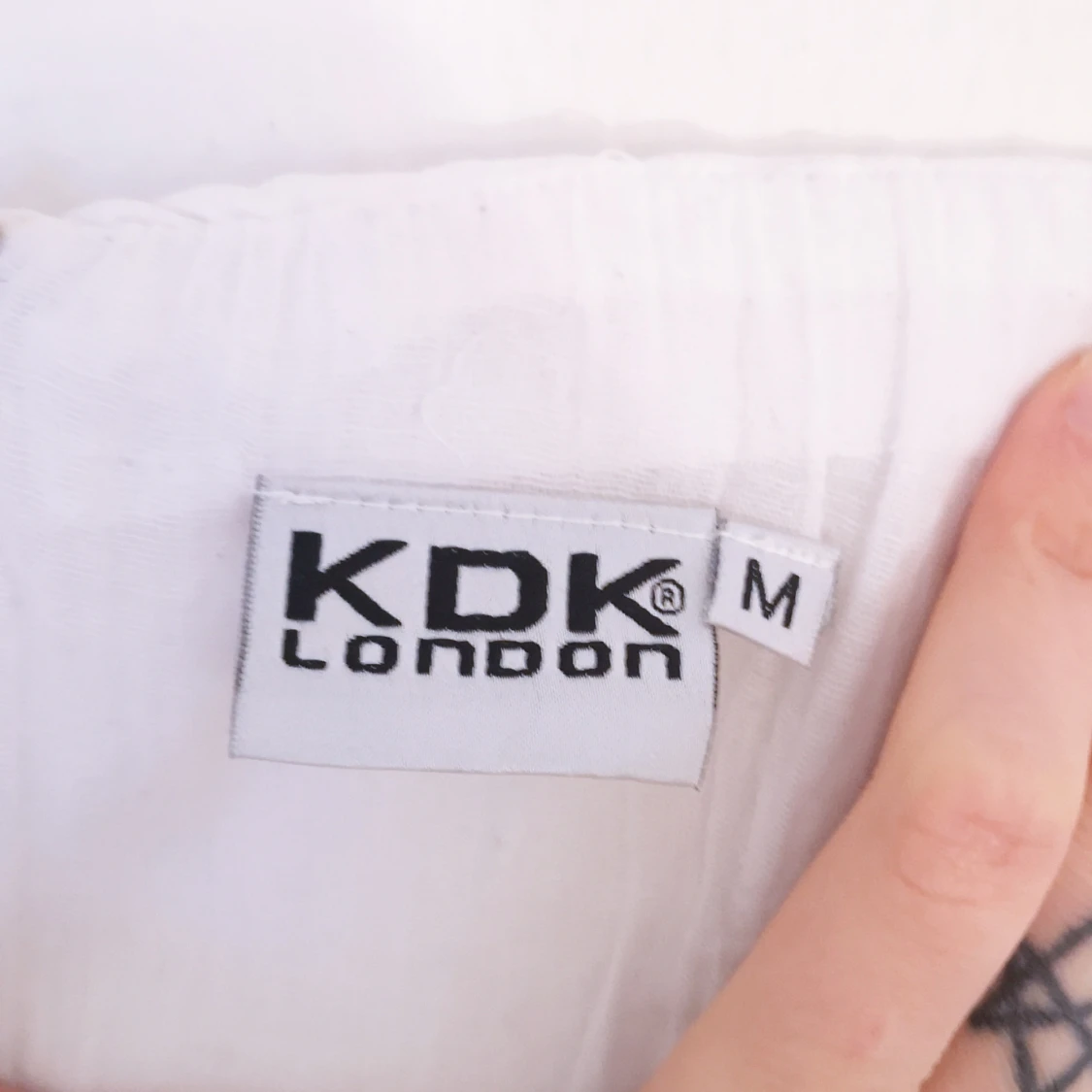 Axelbandslös klänning - KDK London strl M - 3