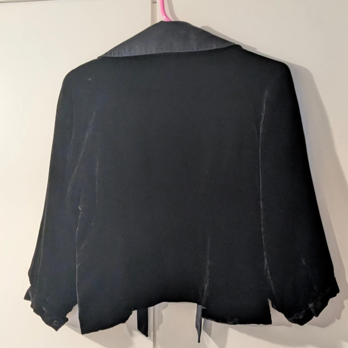 Svart sammet jacka med knyt - 4