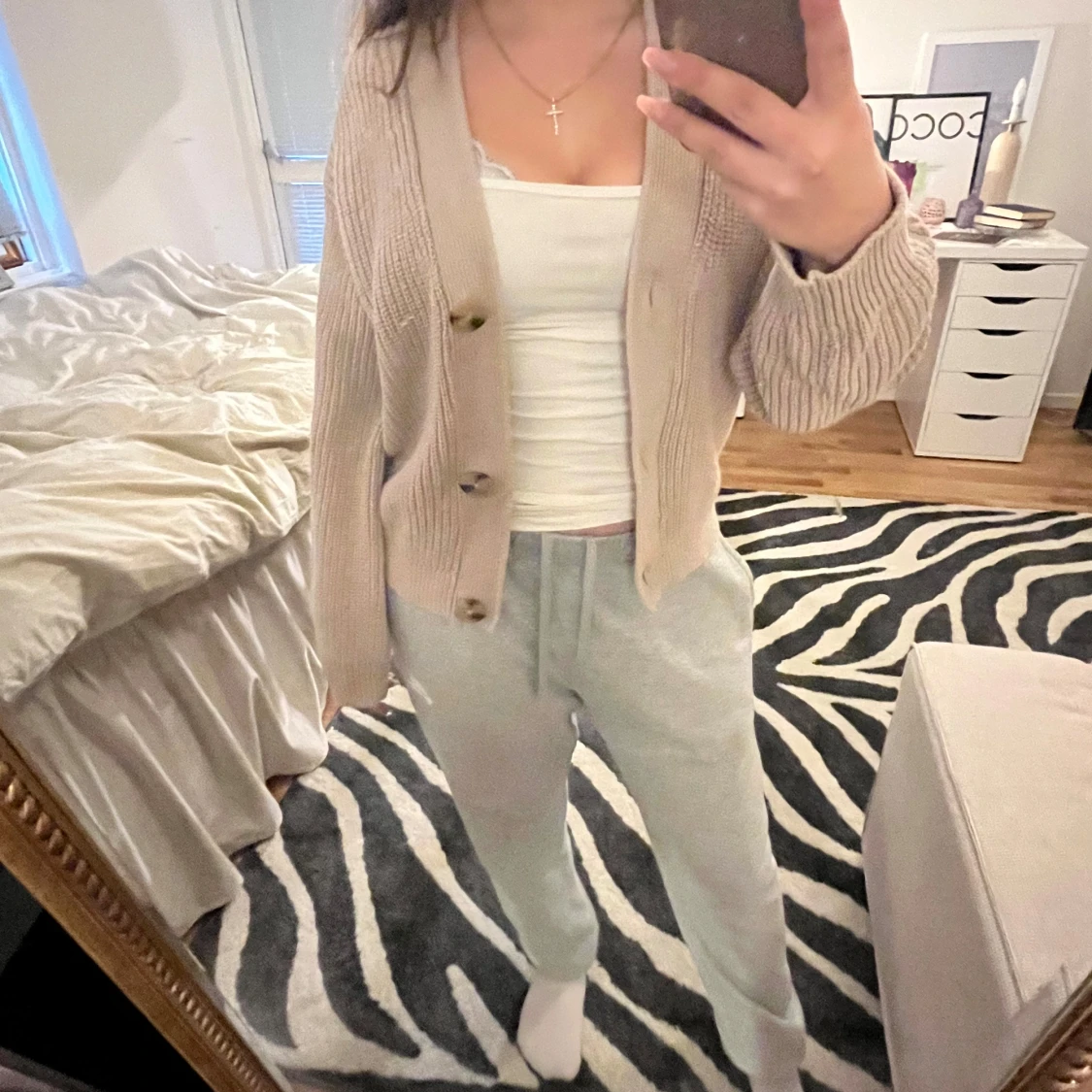 Beige stickad kofta från H&M - 1