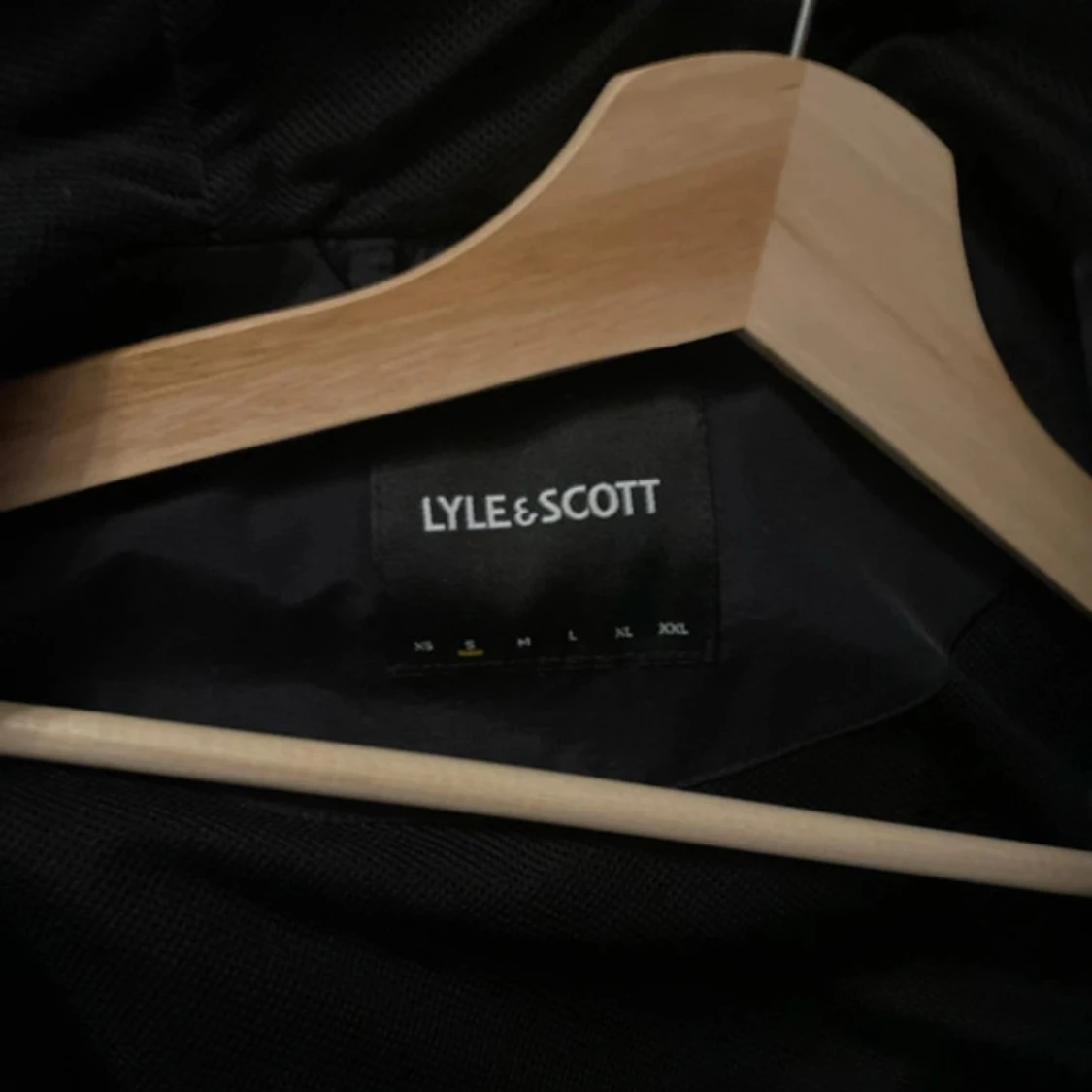 Svart jacka från Lyle & Scott - 2