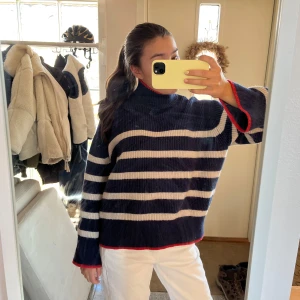 Randig stickad tröja Zara  - Jättefin i bra skick🌟🌟 smutsig spegel, tröjan är fräsch och helt ren!