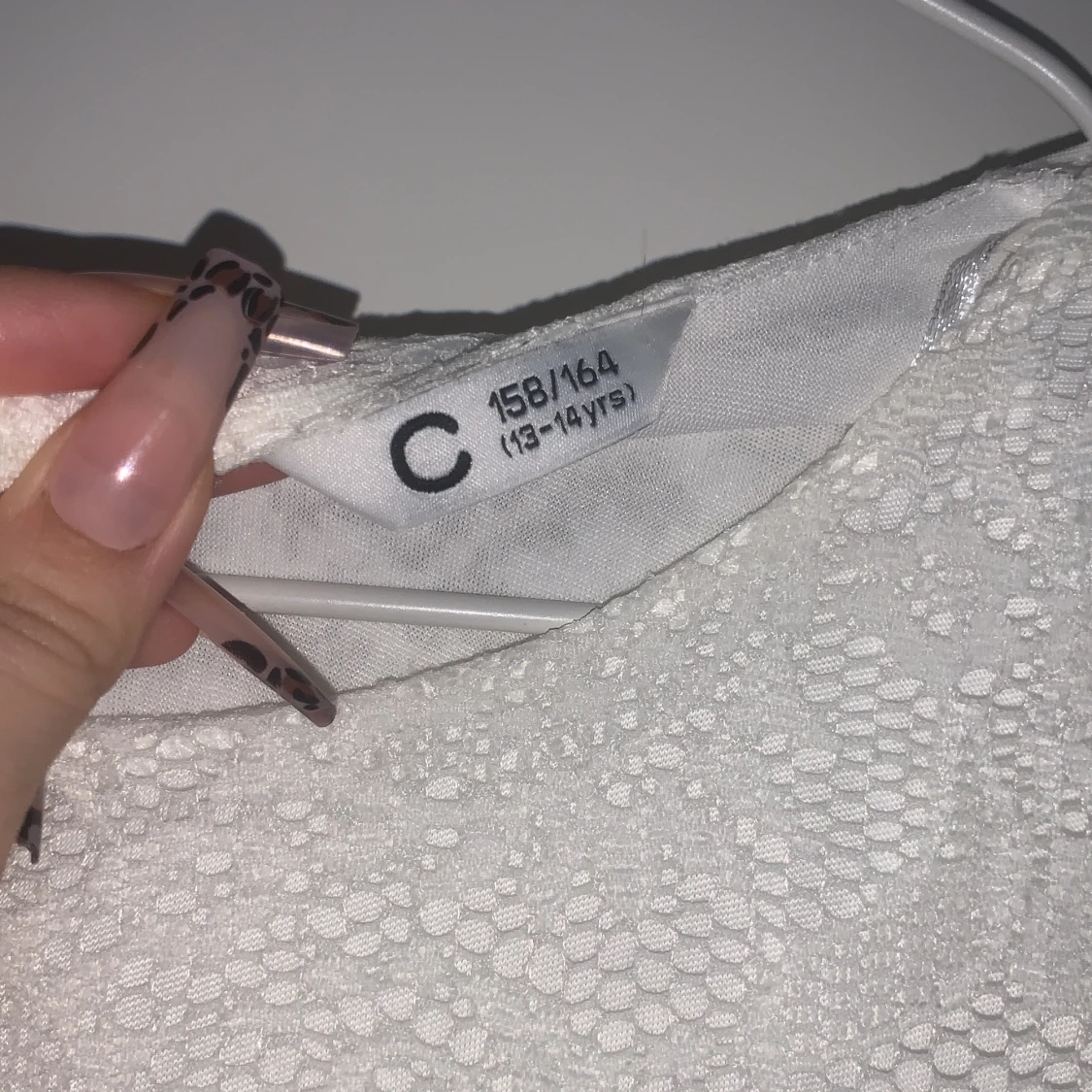 Vit spetsklänning med korta ärmar - 2