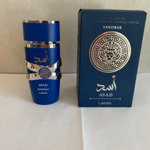 Lattafa asad Zanzibar - Lattafa asad Zanzibar herr sommar parfym, 100/100ml kvar Perfekt till sommaren, tar byten, Pris kan diskuteras  Skriv vid minsta fråga eller fundering💯👍