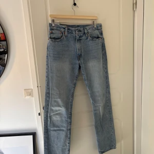 Levi’s jeans - Äkta oanvända Levis- jeans. Säljer för att de är för små till mig. Storlek 30/34.
