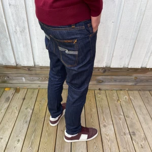 Nudie Jeans ”Lean Dean” - Säljer nu dessa sjukt unika och snygga nudie jeans i 9,5/10 skick! De är i den omtyckta slimfit passformen ”Lean Dean”✅👖| Fraktas via PostNord eller Instabox inom 24h📦🚚 | Hör av dig vid frågor eller funderingar!👑✌️