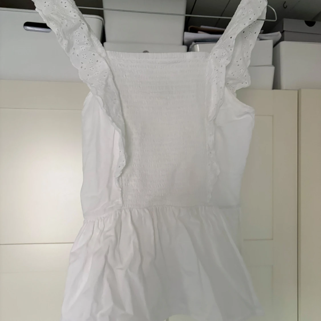 Vit ärmlös topp från cubus