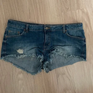 Lowwaist shorts - Lowwaist shorts, för stora för mig, midja rakt över 44 cm❤️