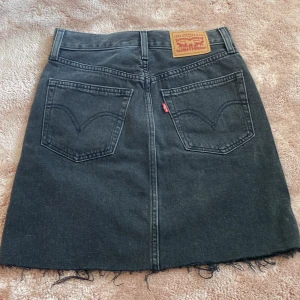 Levis jeans kjol - Svart jeans kjol från Levis 