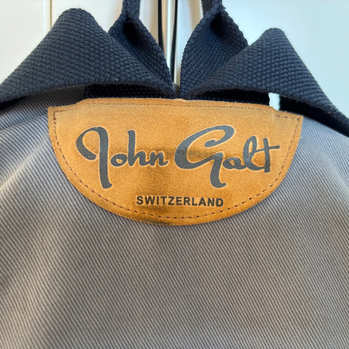 Grå ryggsäck från Brandy Melville/ John Galt Switzerland i perfekt skick  - 2