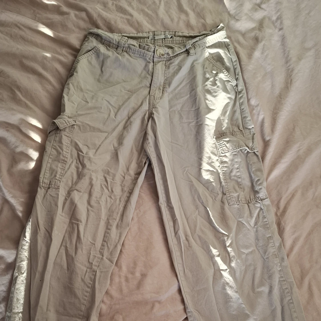 Beige cargopants från 157