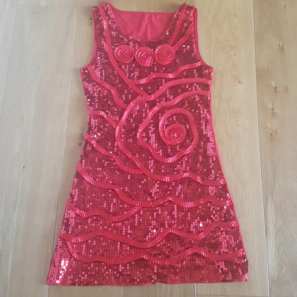 Röd paljettklänning från Liang Li