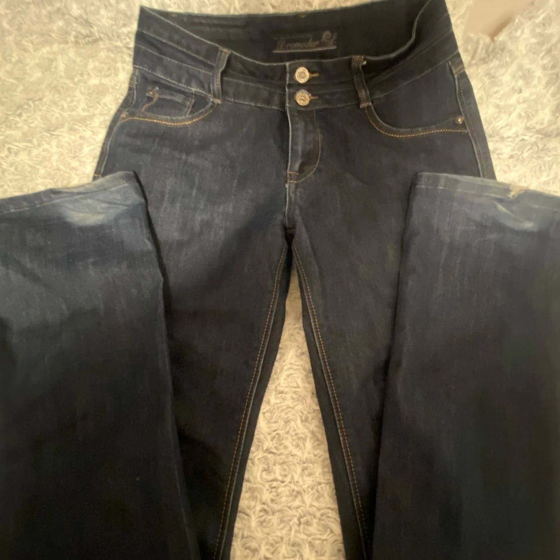 Mörkblå jeans från Dromedar