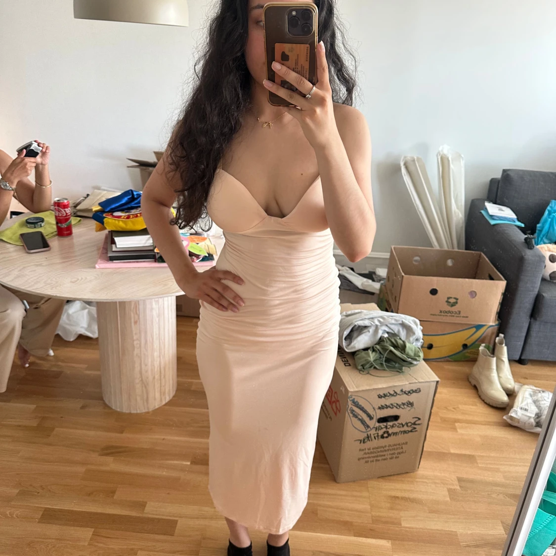 Beige bodycon klänning