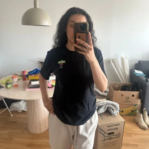 Sesame street tröja - - använd ett fåtal gånger  - lite stor för mig annars hade jag behållt den - köpt från Nike butik 