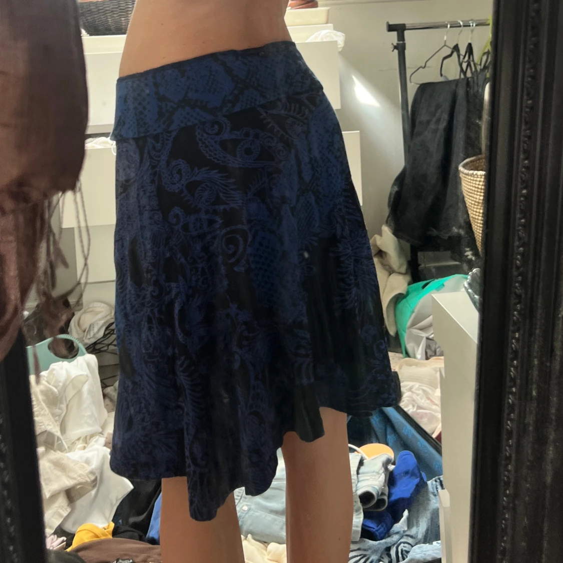 Blå och svart kjol med paljetter - 1