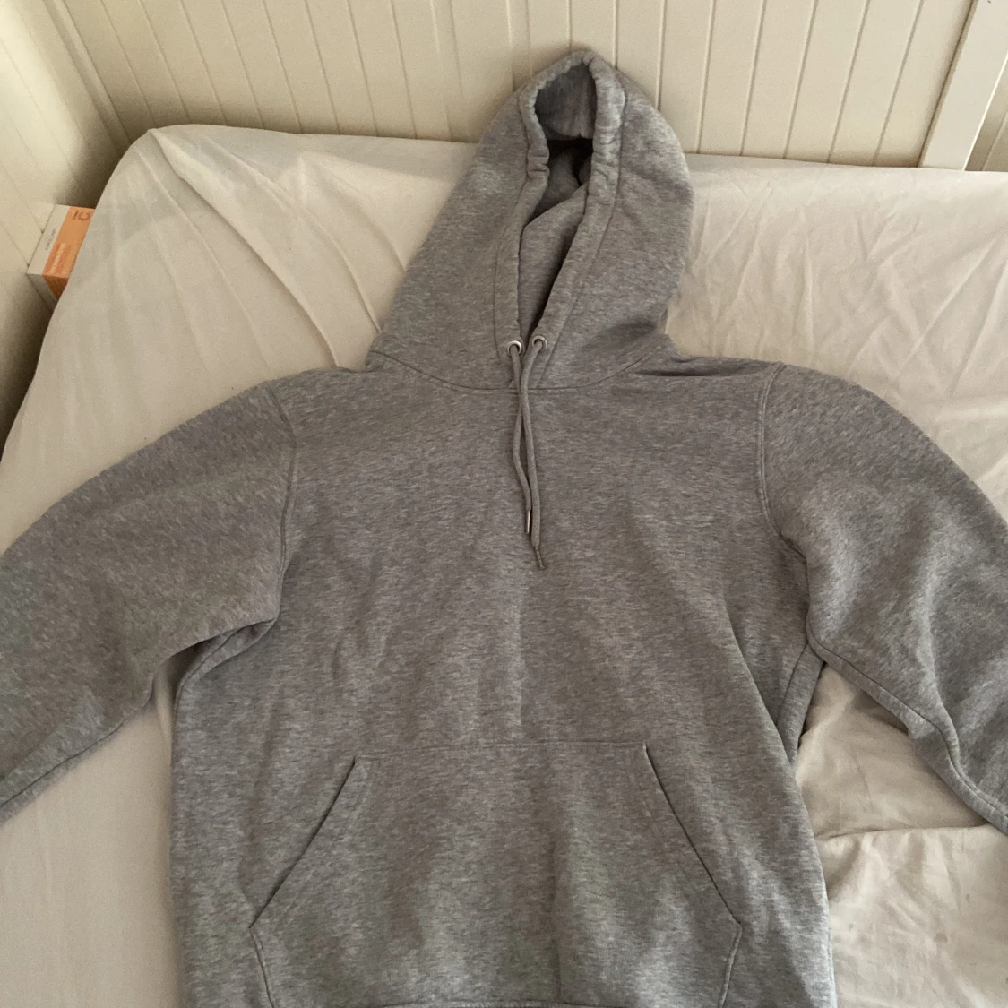 Grå hoodie Mira Paris med tryck! Pris kan diskuteras!