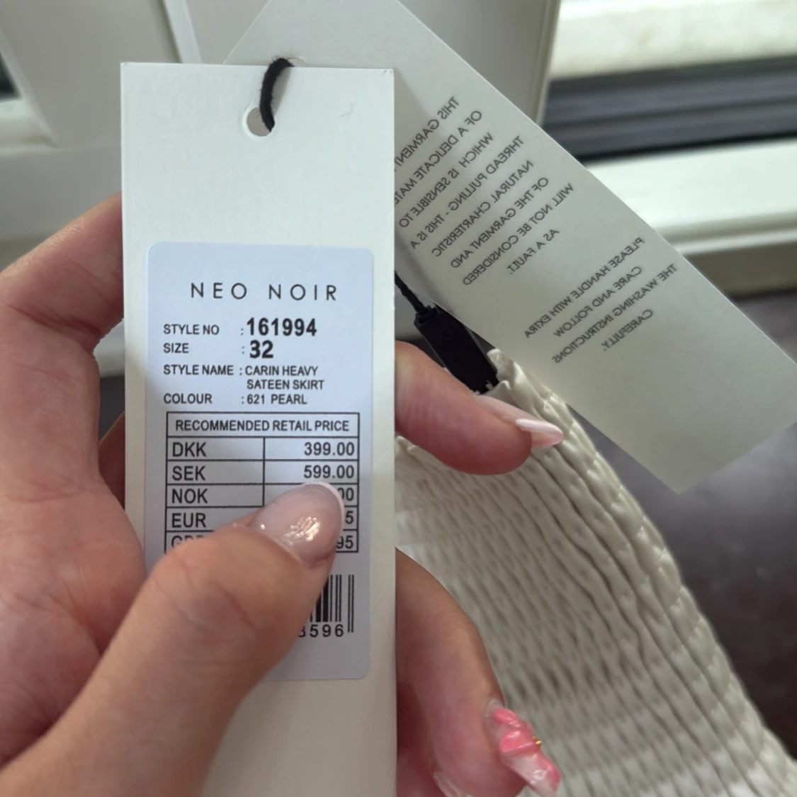 Vit satinvolangkjol från Neo Noir - 1