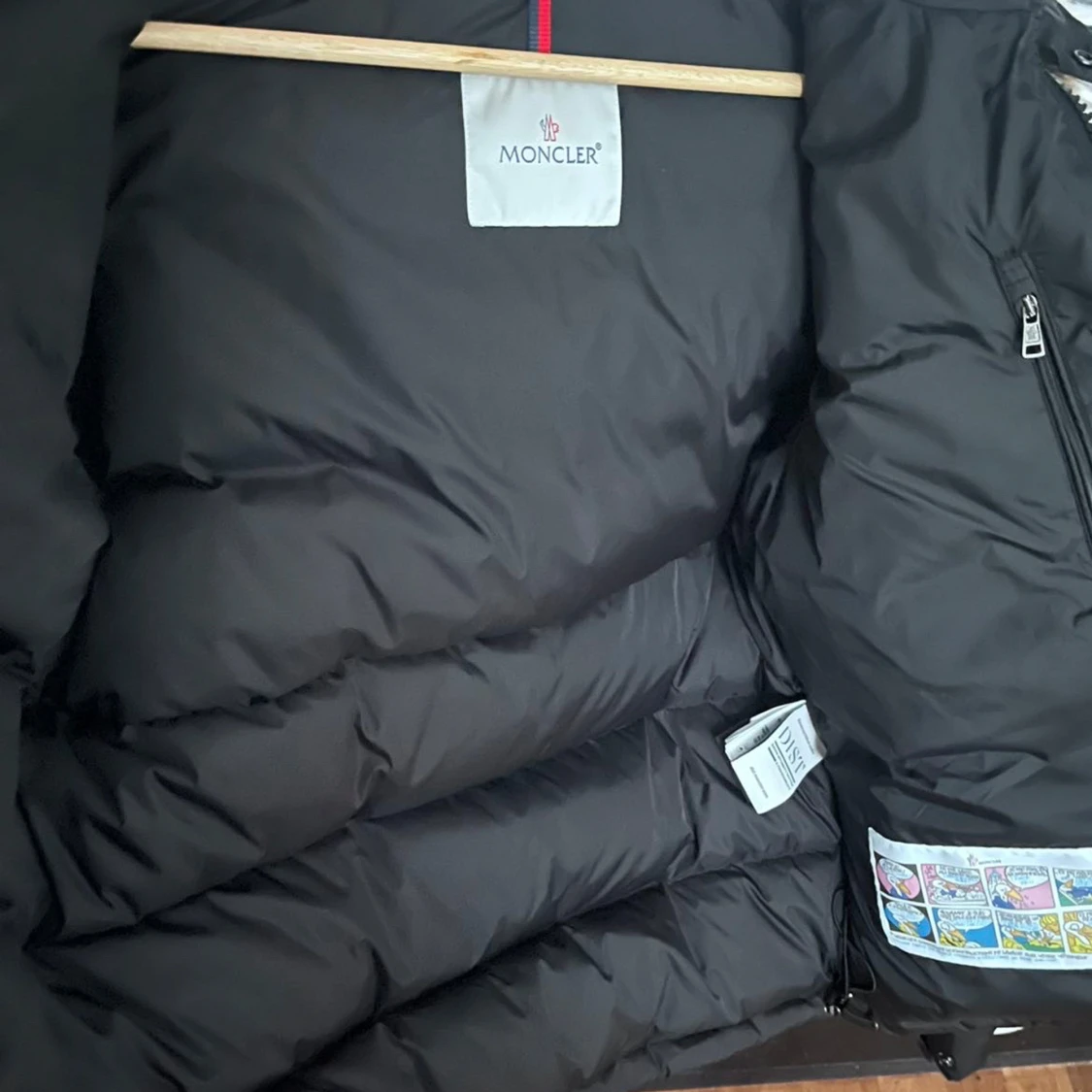 Svart Moncler dunjacka med päls - 1