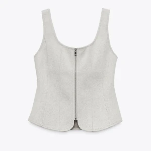 Zara topp i tyg  - Super snygg topp från Zara i storlek M, slutsåld på hemsidan🩵🩵klicka på köp nu endast använd 1 tillfälle! 