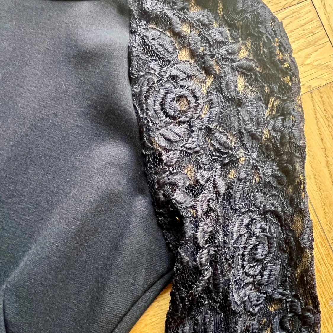 Svart spetspeplum från Only, Jacqueline de Yong - 2