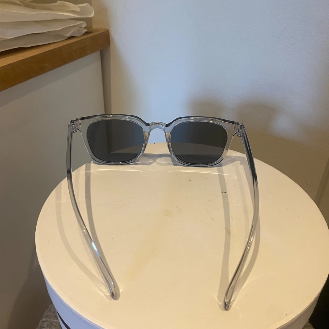 Transparenta solglasögon med gråa glas - 3