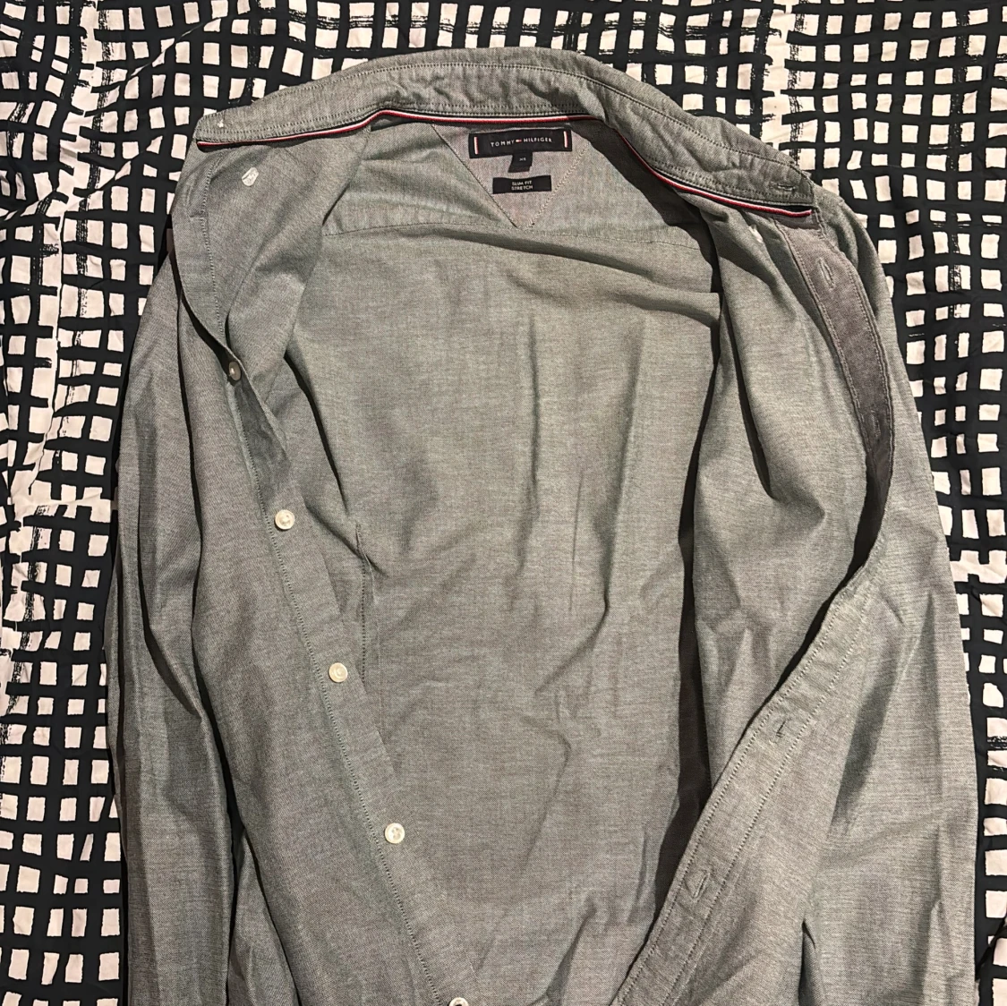 Grå skjorta från Tommy Hilfiger - 2