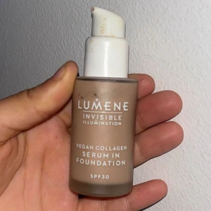 Foundation  - Ganska ny från lumene ordinarie pris 450kr säljer för färgen är nu för mört för mig men den är 85% full kanske mer också 