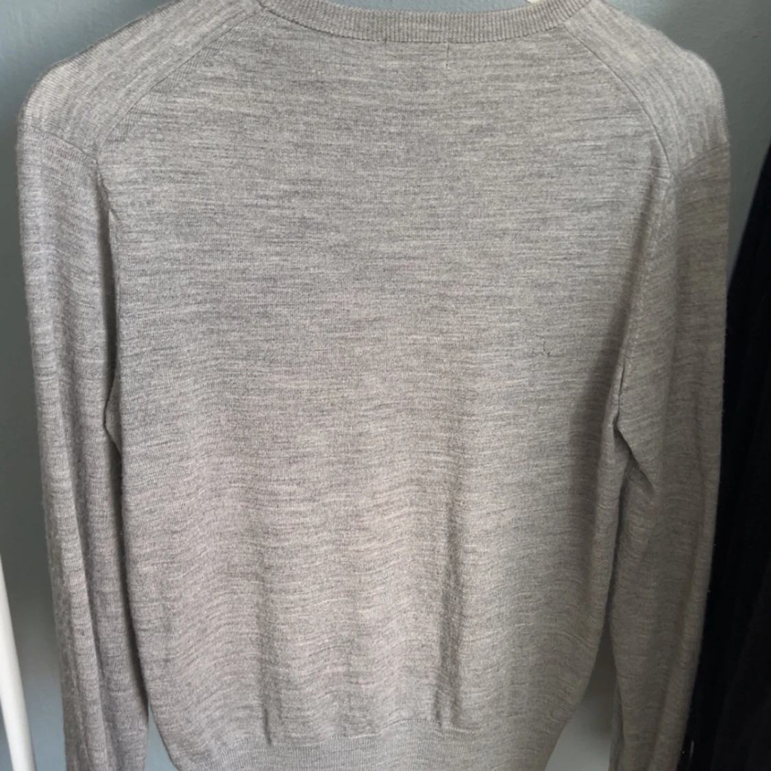 Grå stickad tröja från Uniqlo - 1