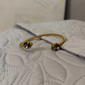 Caroline svedbom armaband - Säljer nu mitt fina caronöine svedbom armband