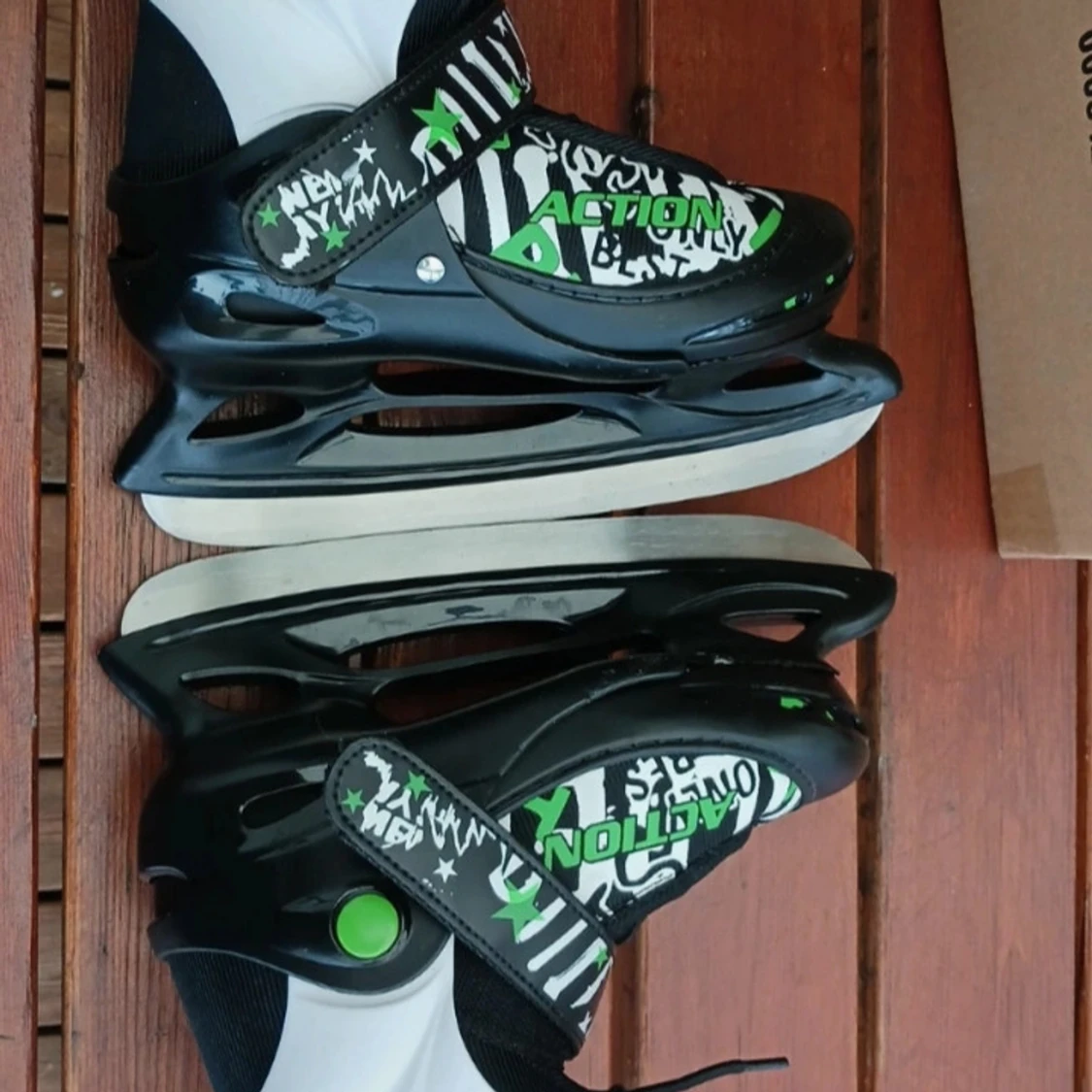 Svarta och gröna skridskor - 1