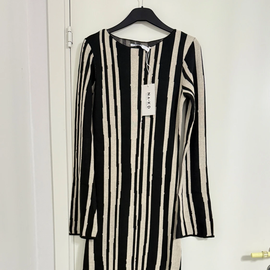 Randig långklänning från NA-KD