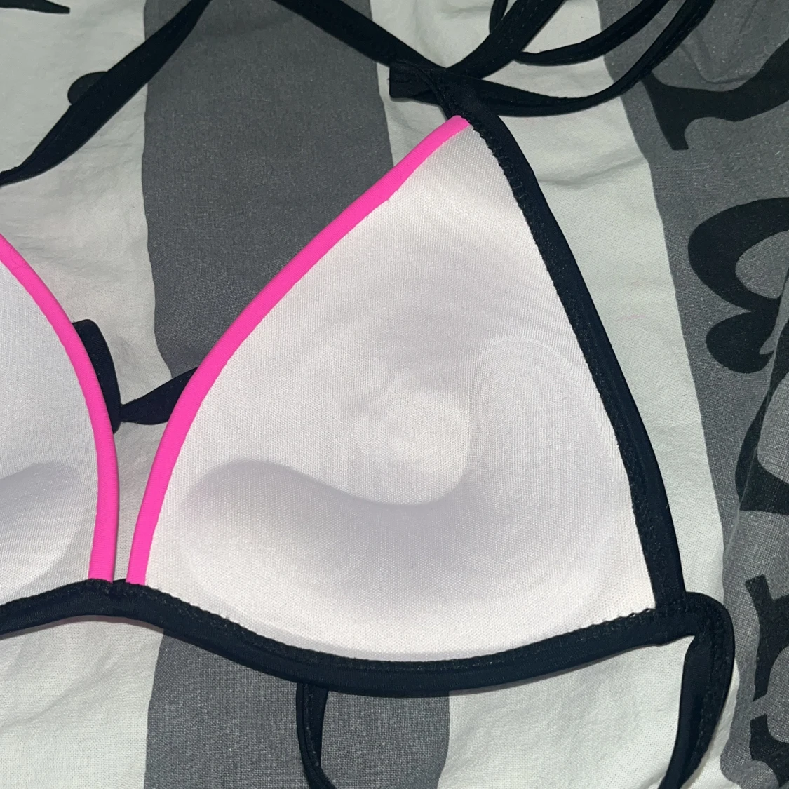 Färgglad triangelbikini i storlek S  - 2