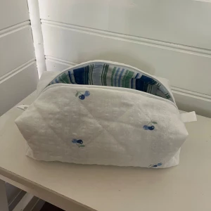 Necessär - 🫐🍒