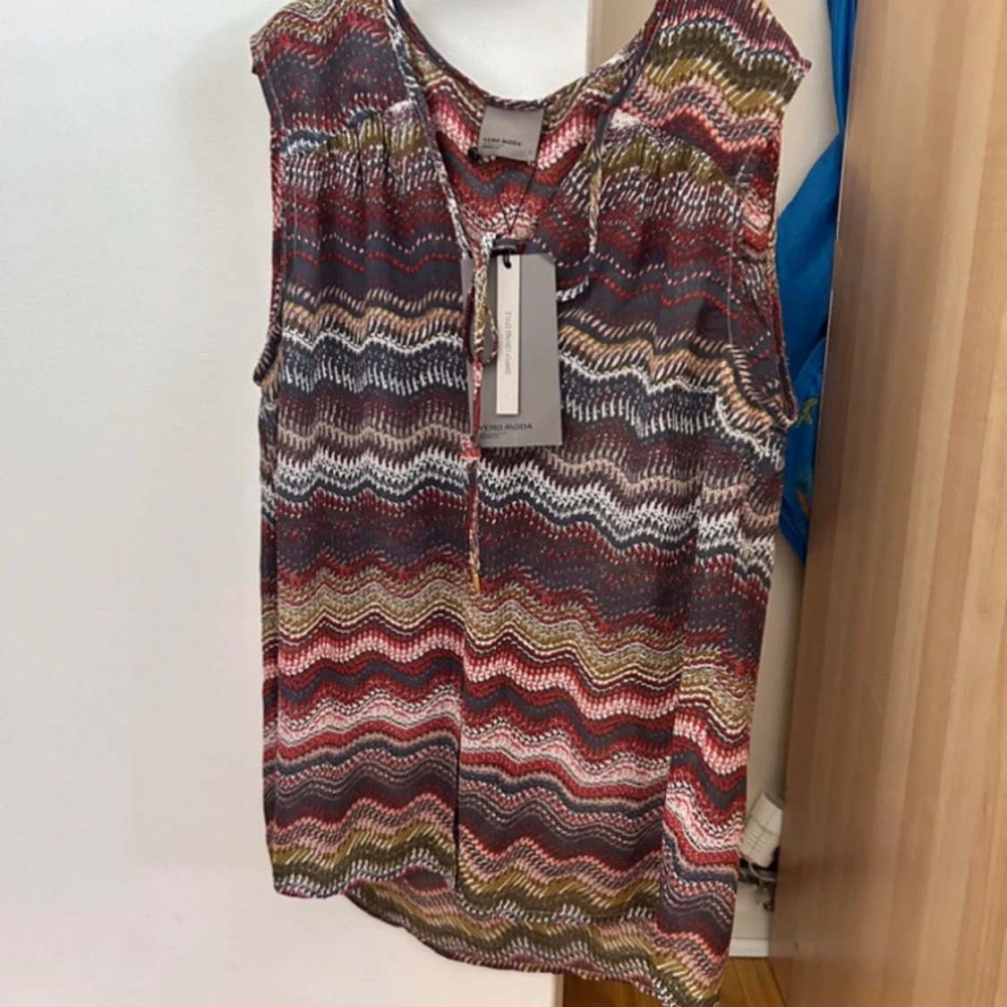 Mönstrad ärmlös blus från Vero Moda